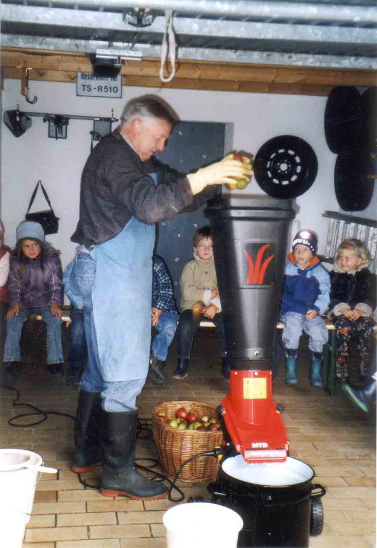 Raimund Schupfner - 2004 Gartenbauverein an der Obstpresse